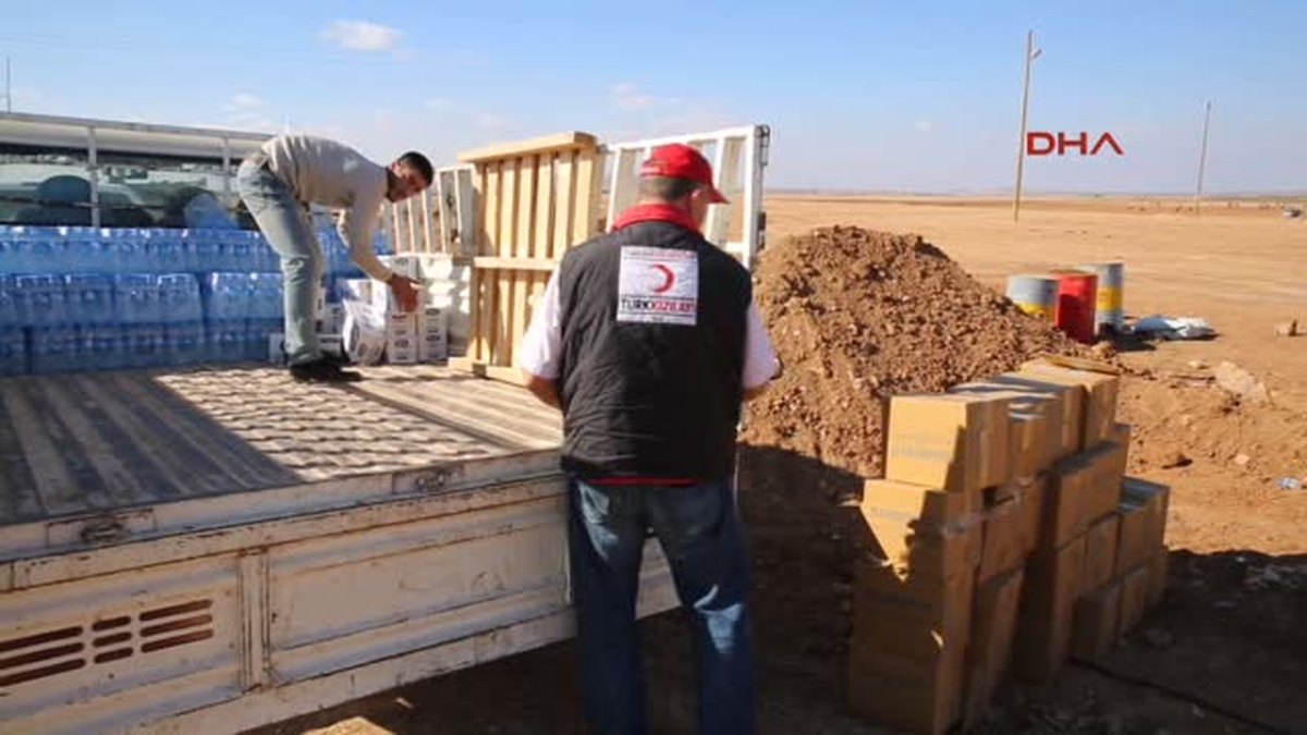Kızılay\'dan Sınırda Bekleyenlere Yardım