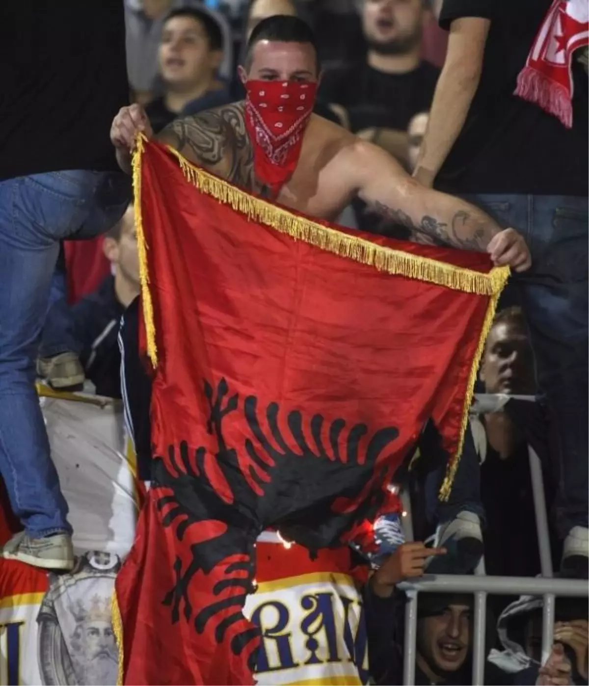 Sırbistan Derbisi Olaylı Geçti