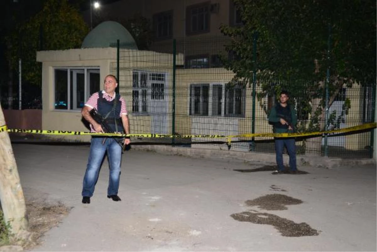 Adana\'da Polis Karakoluna Ses Bombalı Saldırı