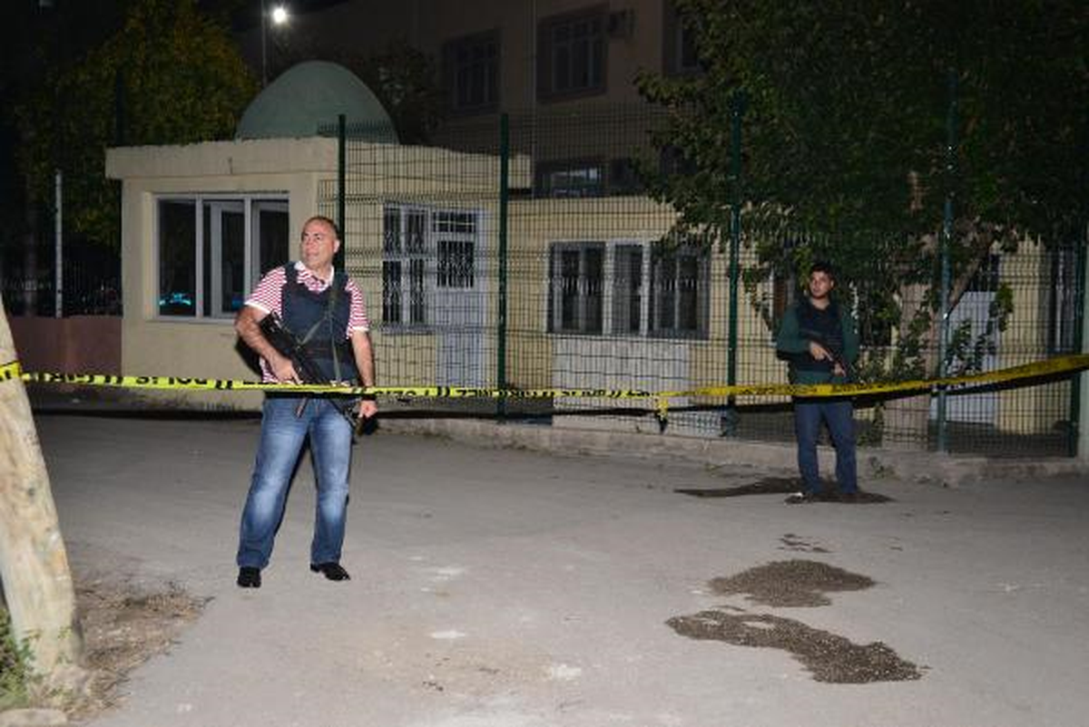 Adana\'da Polis Karakoluna Ses Bombalı Saldırı
