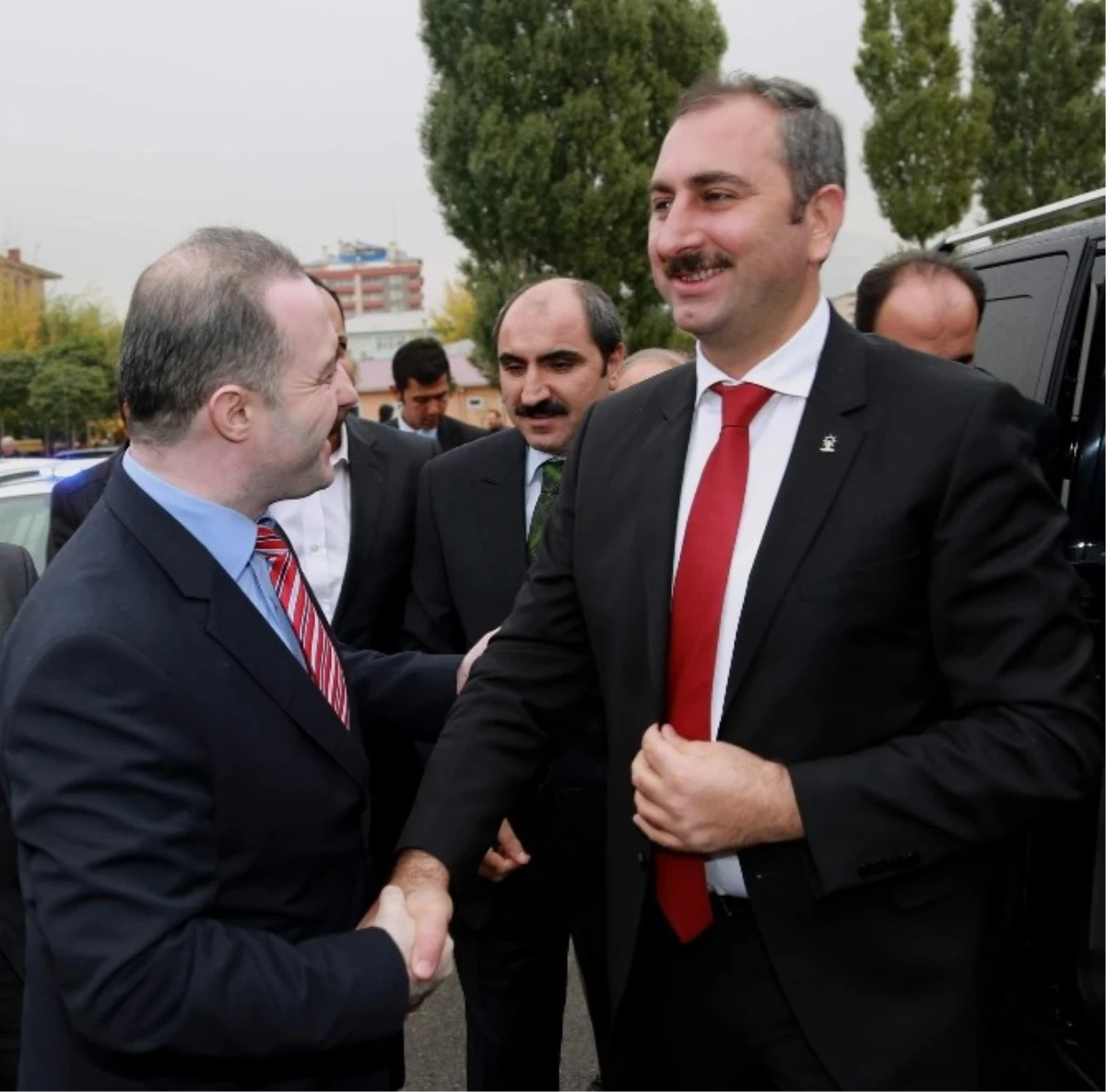 AK Parti Genel Başkan Yardımcısı Gül\'den, Tuşba Belediyesine Ziyaret