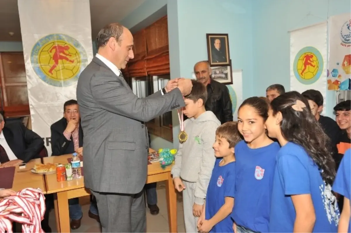 Amatör Sporculara Madalyaları Verildi