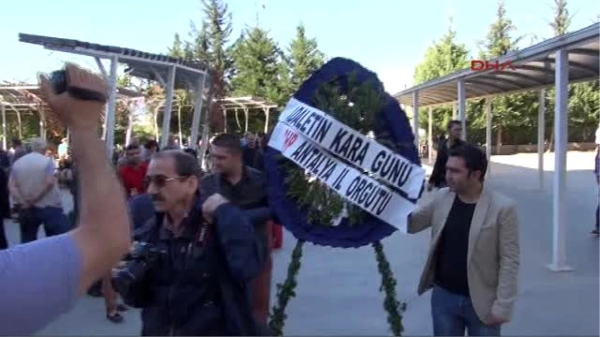 Antalya CHP\'lilerden Adliyeye Protesto Çelengi