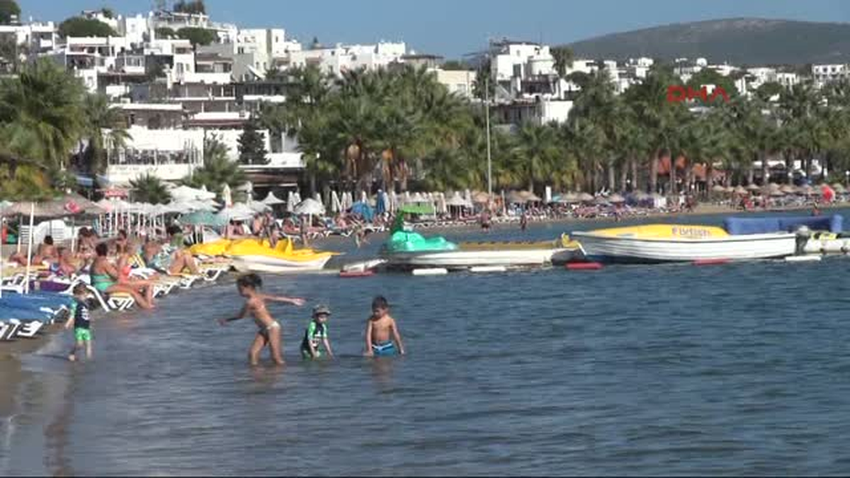 Bodrum\'da Kıskandıran Havada Plajlar Hareketlendi
