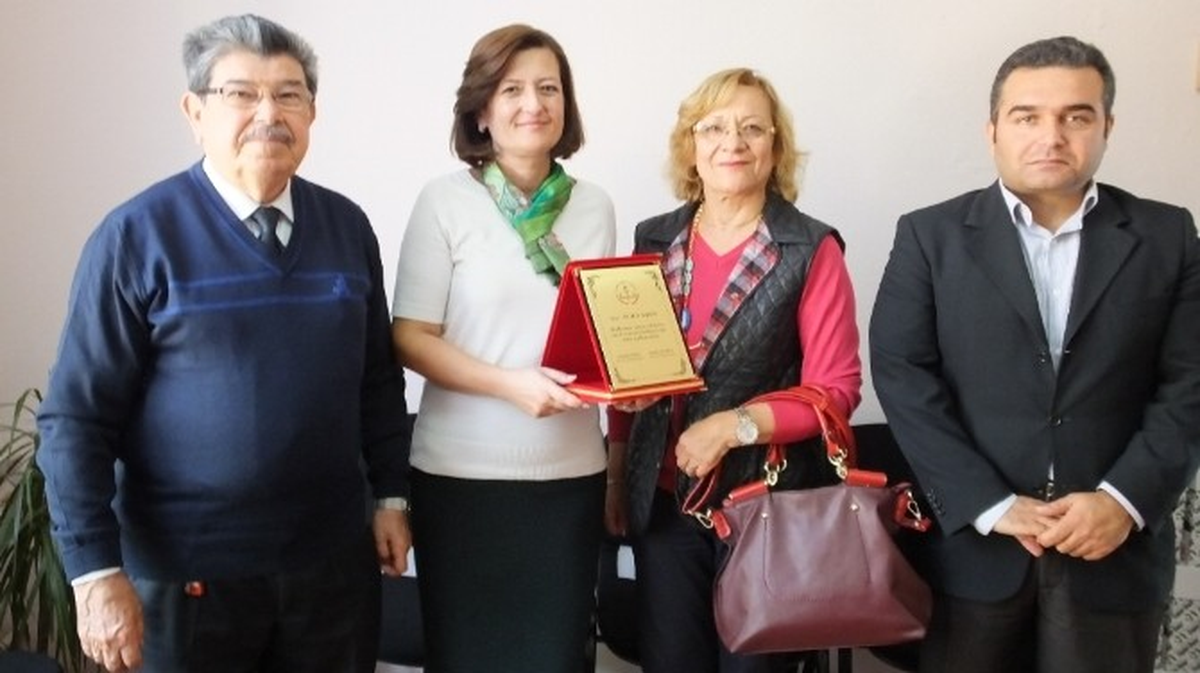 Burhaniye de Hayırsever Aileye Plaket