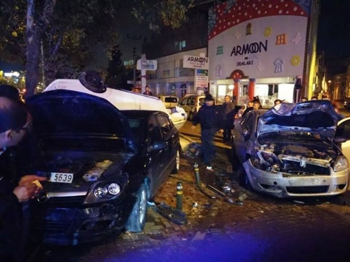 Bursa\'da Zincirleme Kazada Faciaya Kılpayı