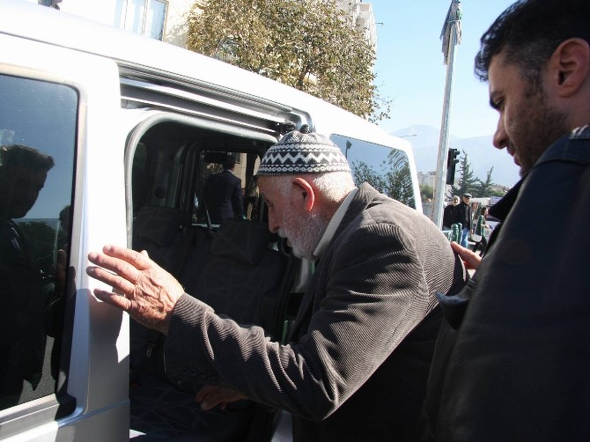 Dolandırıcılar Yaşlı Adamın Tüm Parasını Aldı