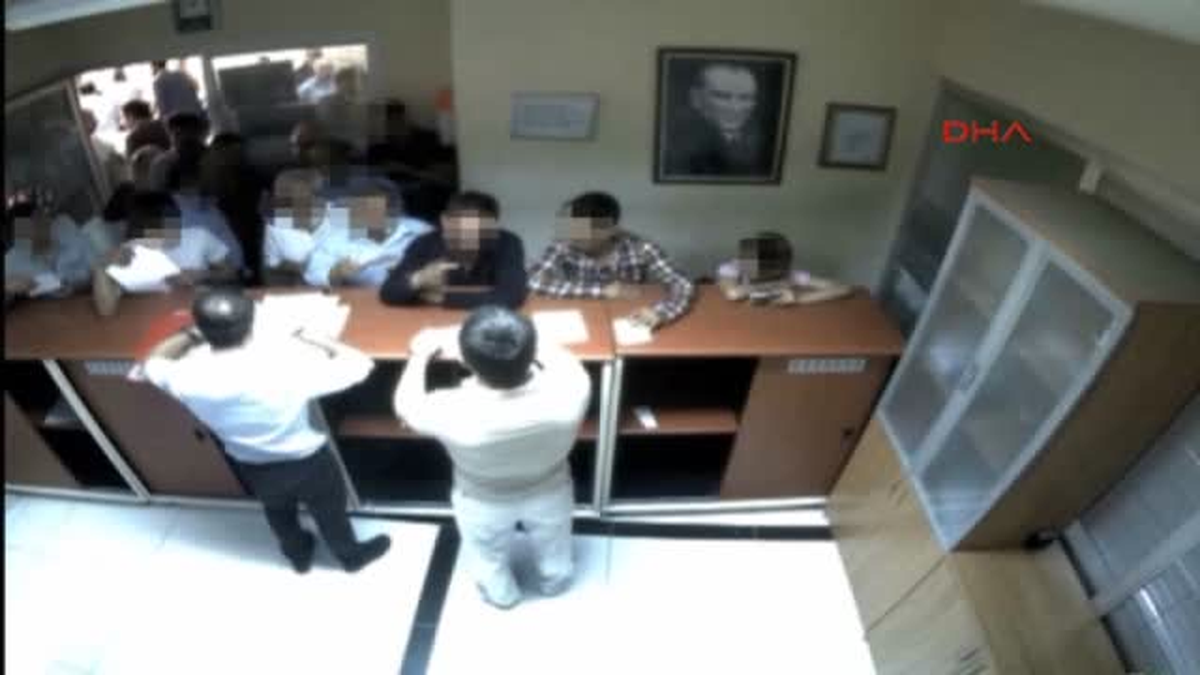 İstanbul\'da Dublörlerle Satış Yapan Tapu Çetesi Yakalandı
