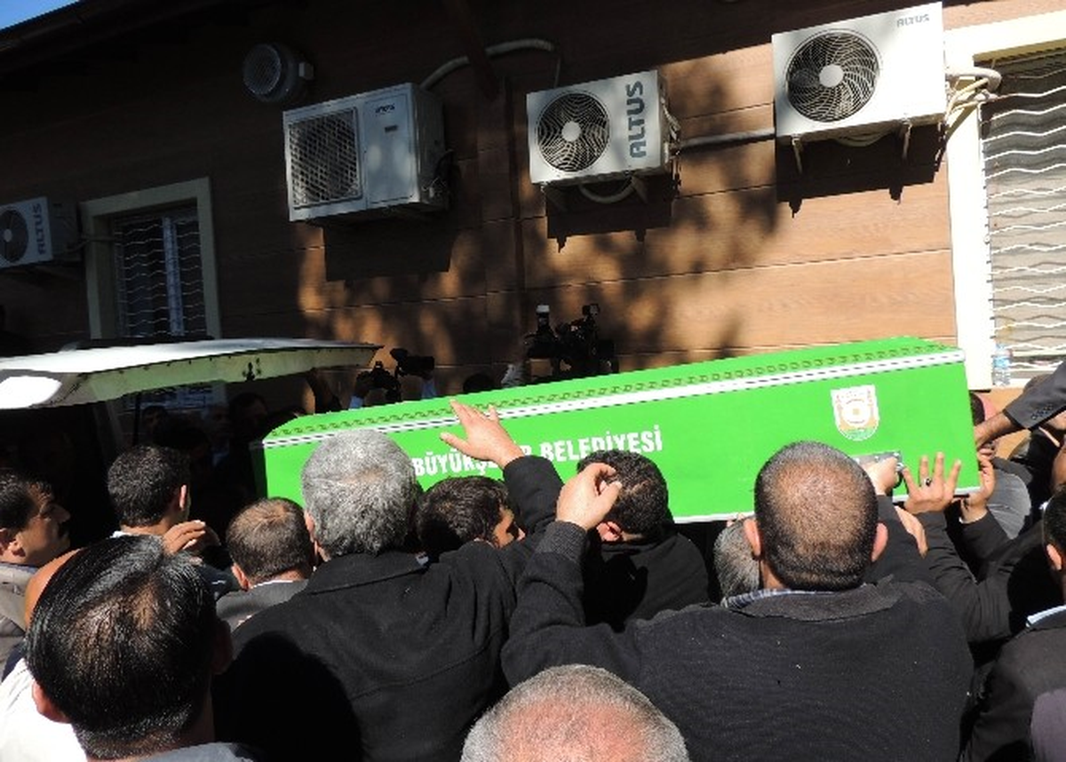 Eski Belediye Başkanı ve Oğlunun Cenazesi Ailelerine Teslim Edildi
