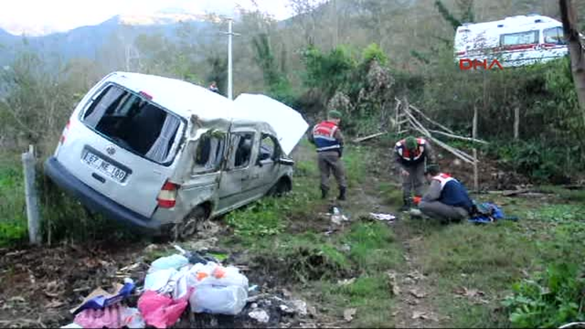 Hafif Ticari Araç Bahçeye Uçtu: 1 Ölü, 5 Yaralı