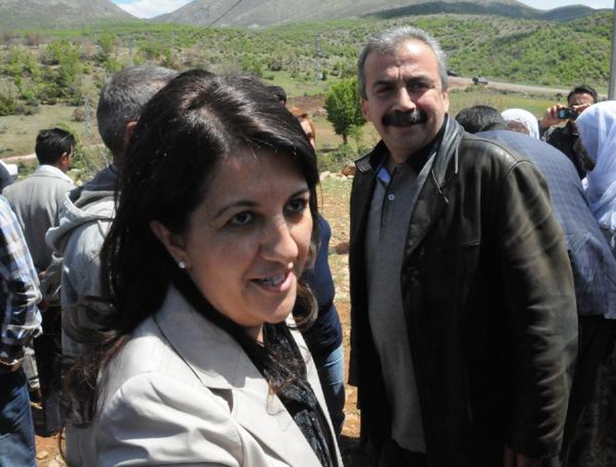 Buldan: Türkiye,ABD\'nin Kobani\'ye Silah Yardımından Ders Çıkarmalı