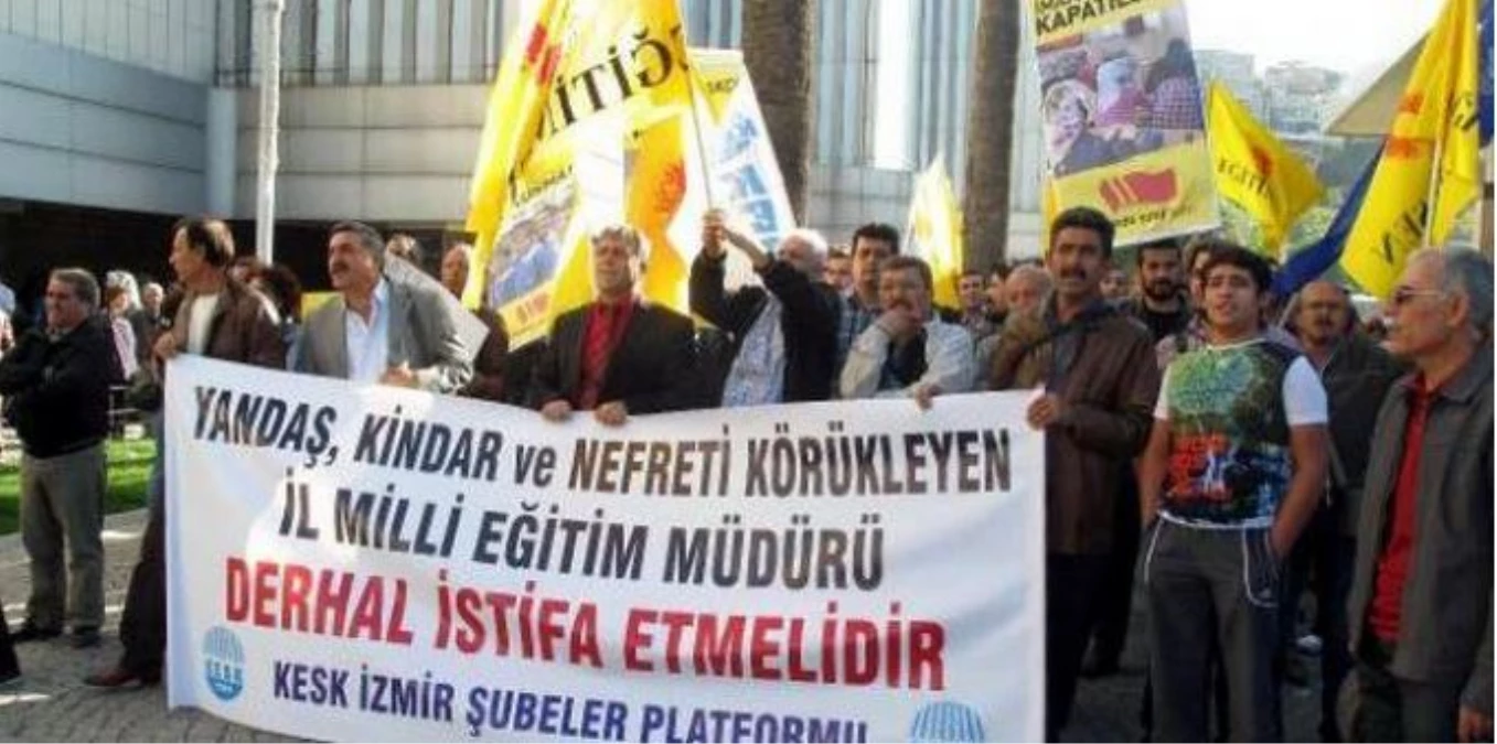 İzmir\'de, Milli Eğitim Müdürü Bardakcı Protesto Edildi