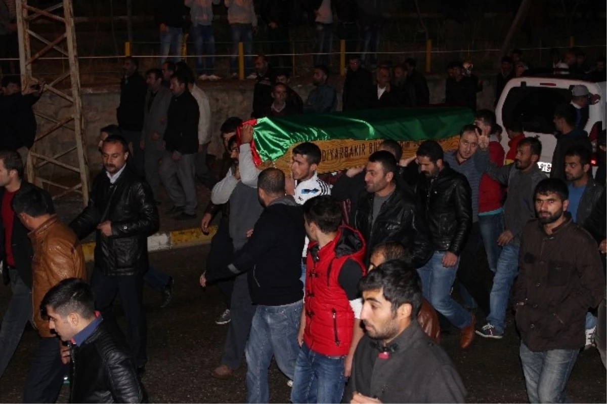 Kobani\'de Öldürülen PYD\'linin Cenazesi Muş\'a Götürüldü