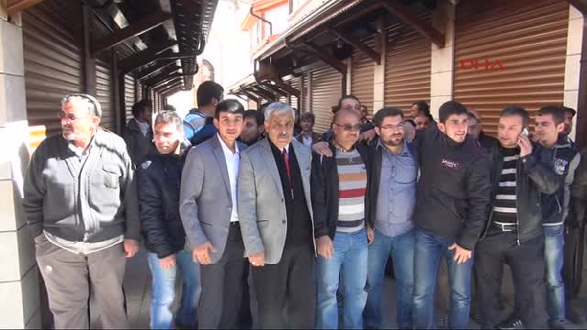 Konya\'da Zabıtaya Kızan Esnaf Kepenk Kapattı