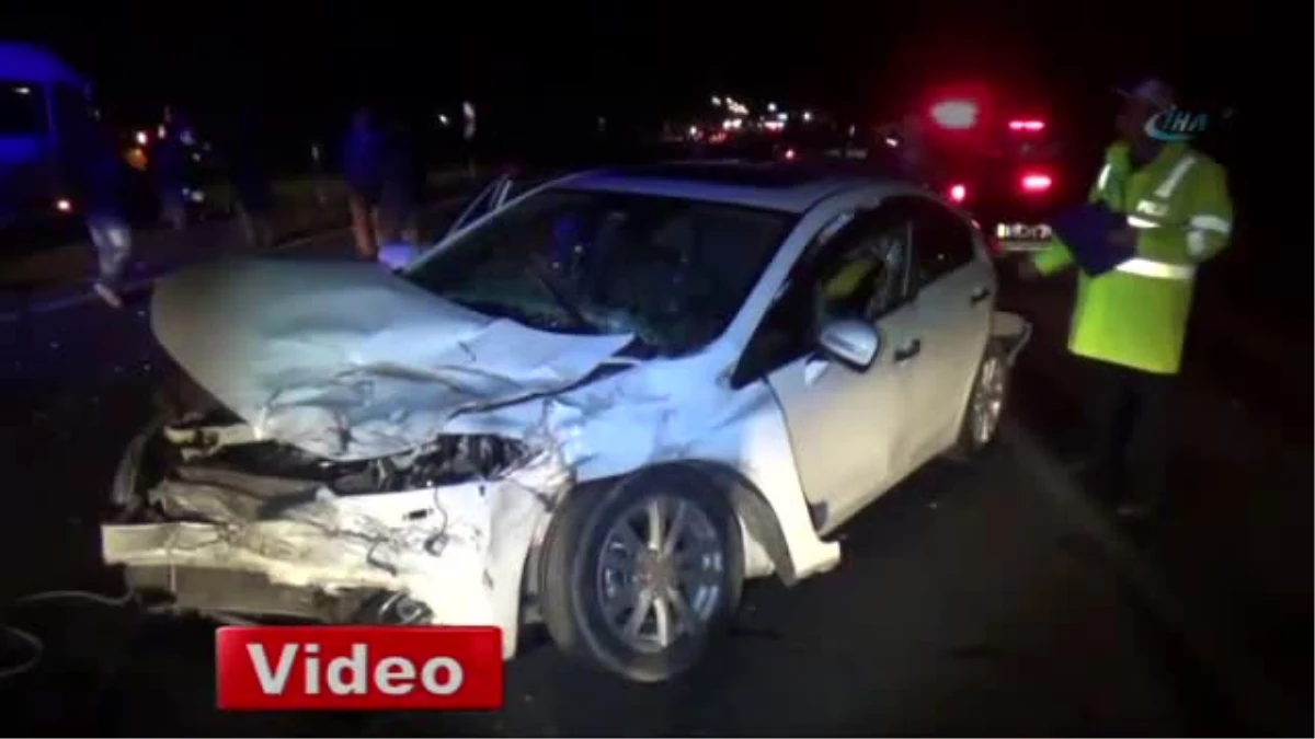 Aksaray\'da Minibüsle Otomobil Çarpıştı: 6 Yaralı
