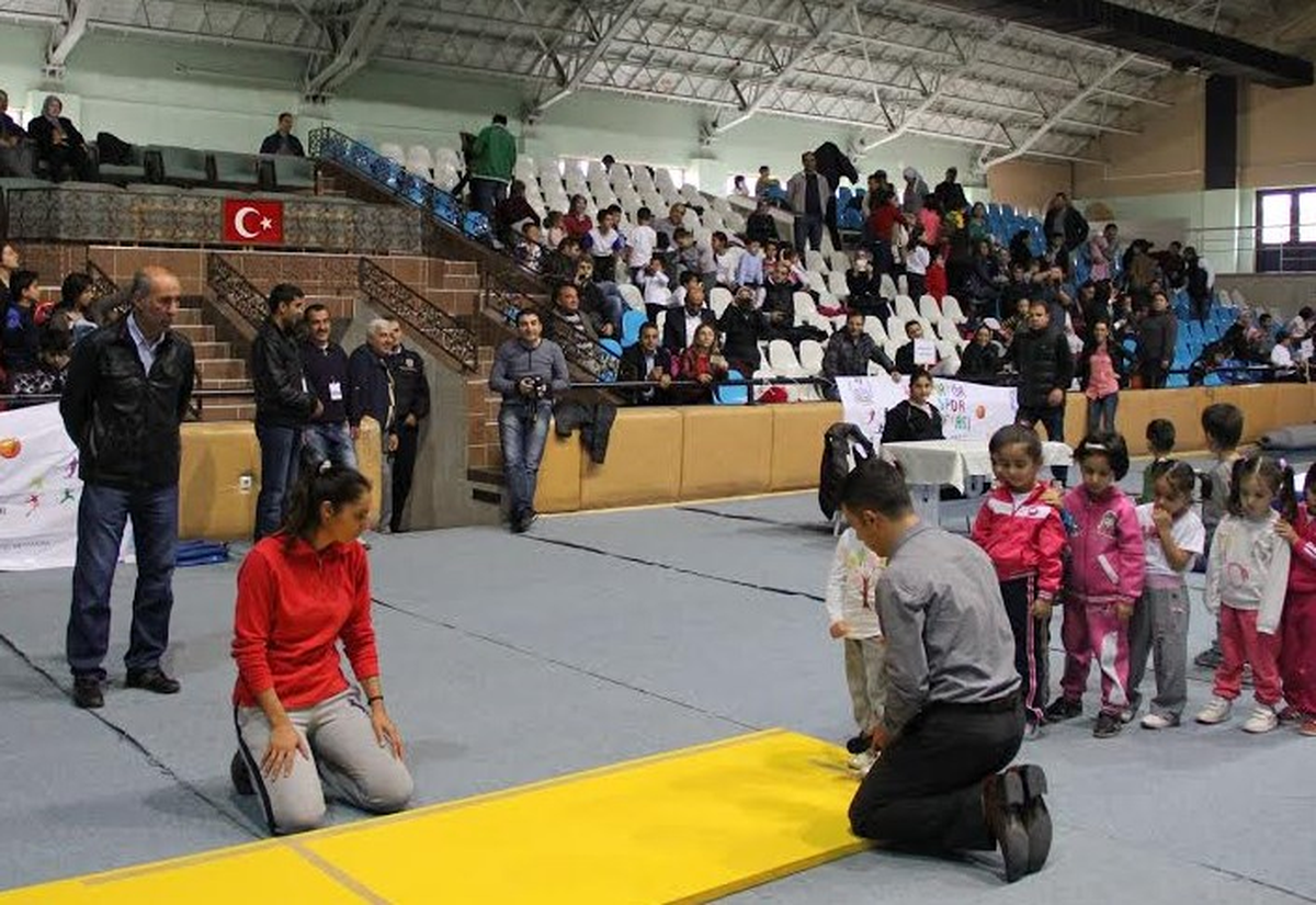 Minik Yürekler Büyüledi