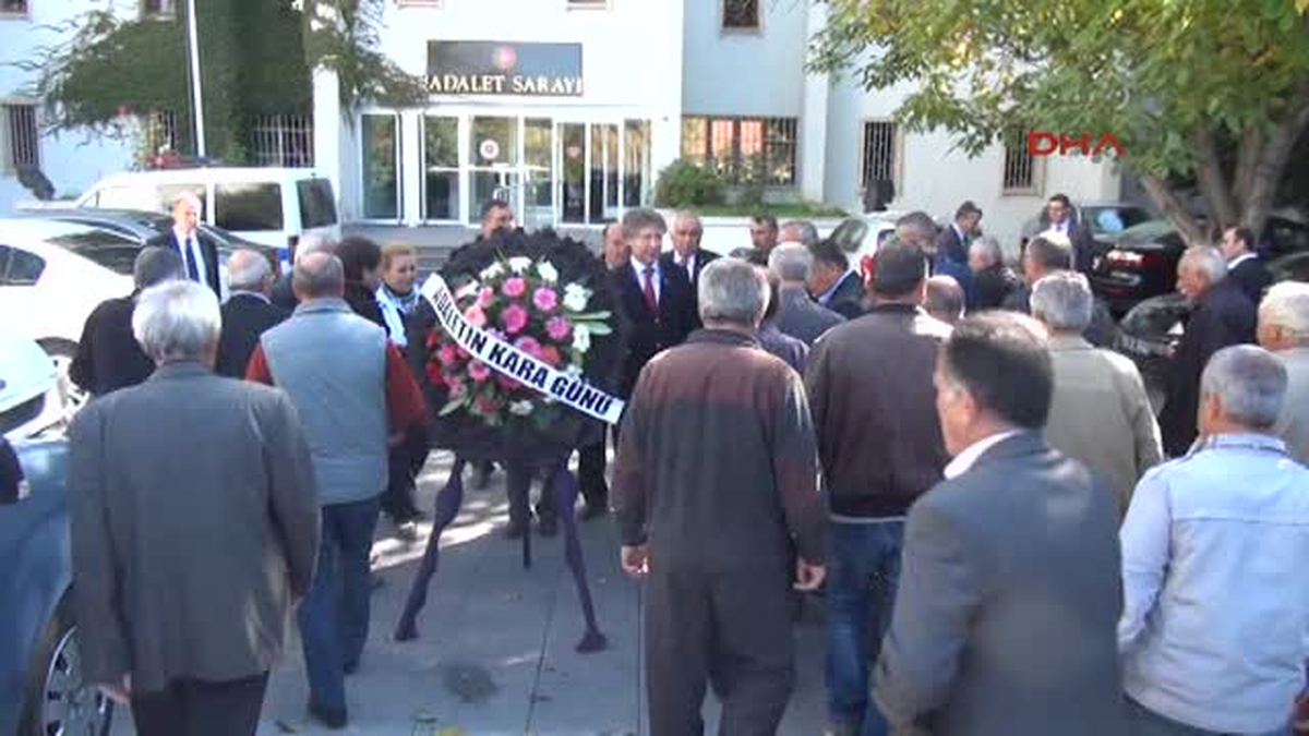 Nevşehir Chp\'den Adliyeye Siyah Çelenk
