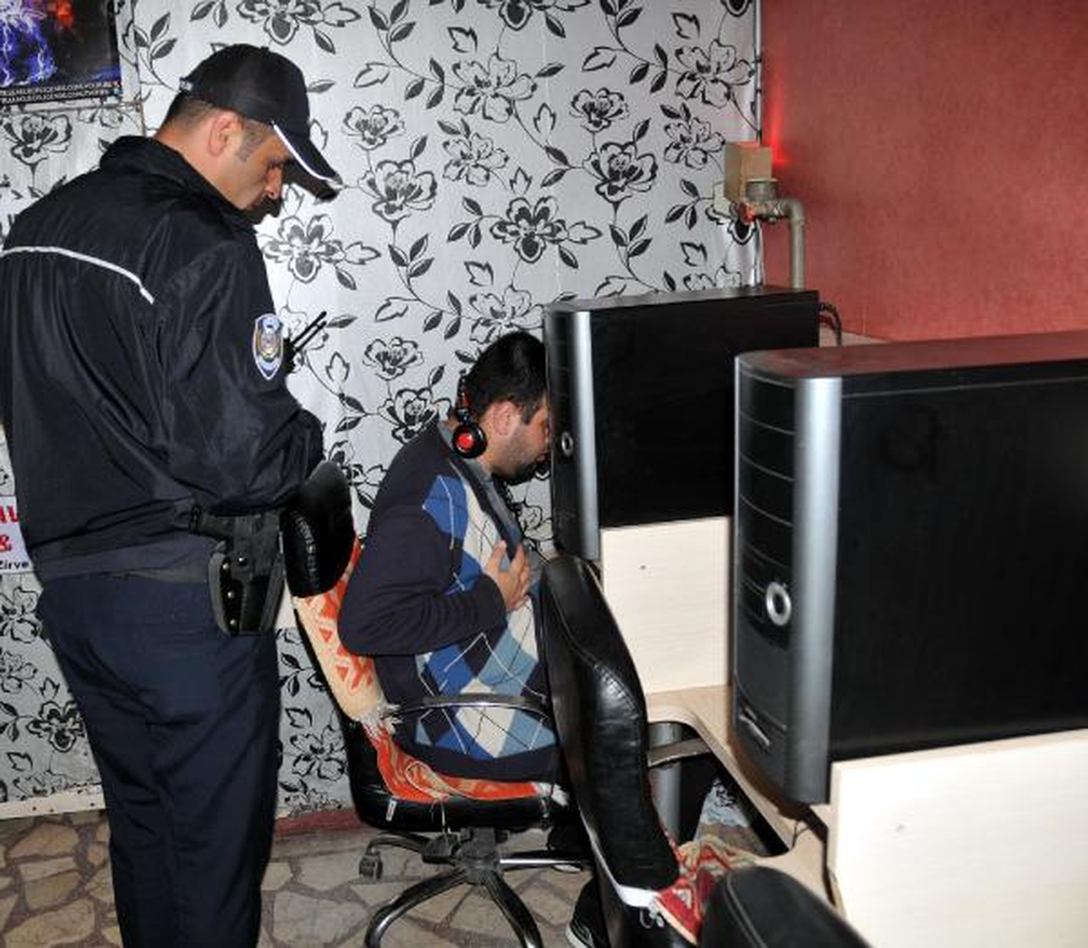 Sivas\'ta İnternet Kafelere Polis Denetimi