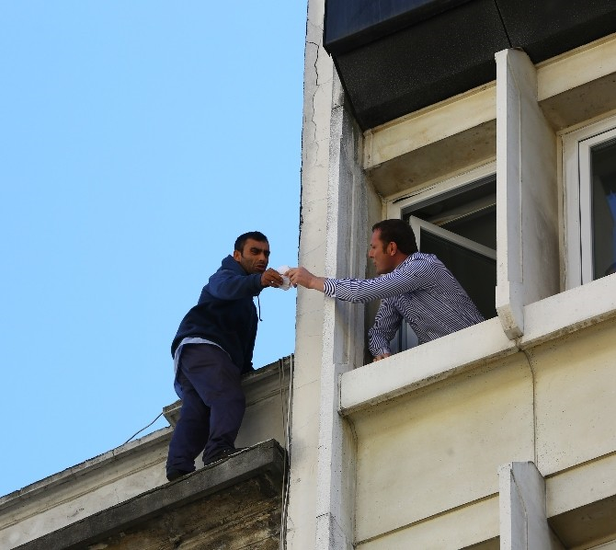 Tezgahına El Konulan Seyyar Satıcı İntihara Kalkıştı