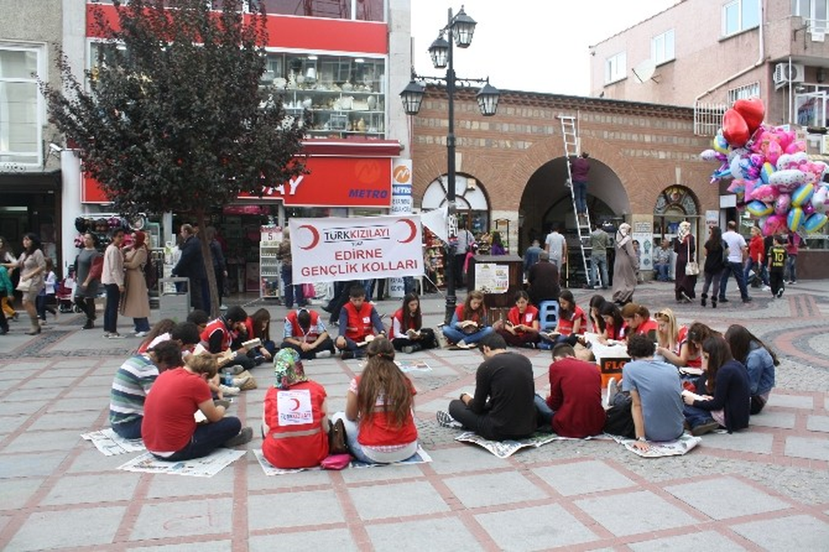 Türk Kızılay\'ı Edirne Şubesi Gençlik Kolları\'ndan Örnek Kampanya
