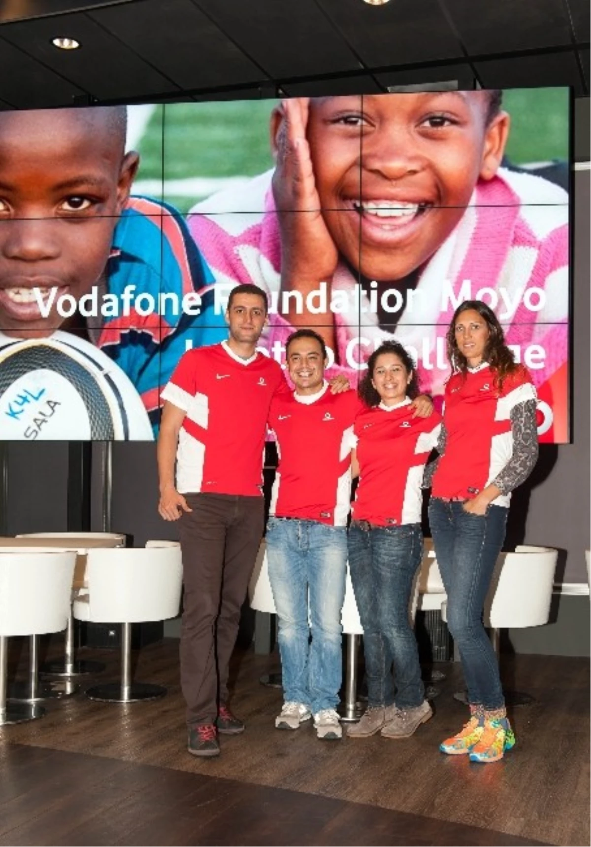 Vodafone Amsterdam\'da Aıds\'li Çocuklar İçin Koştu