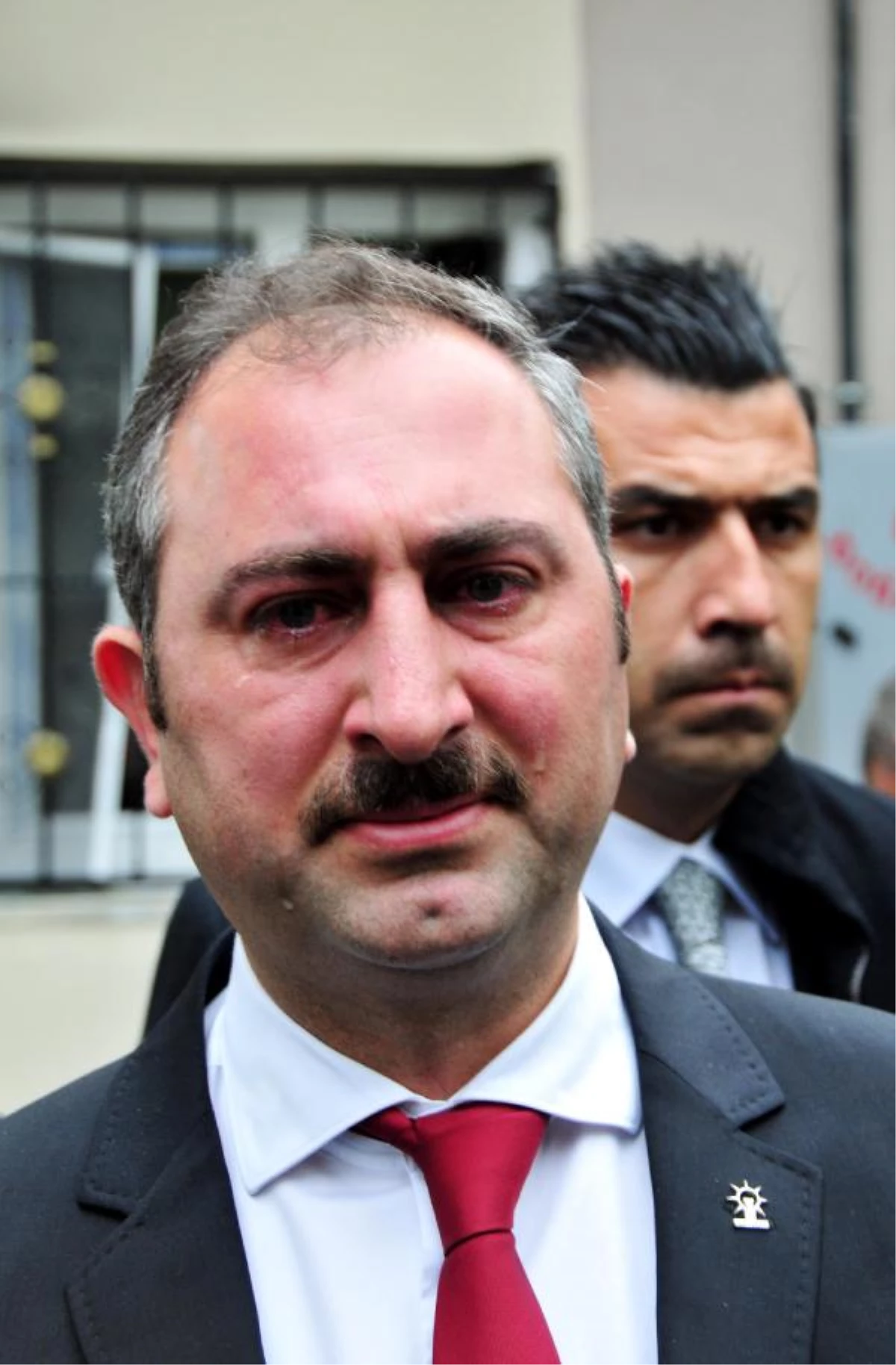 AKP\'li Vekil Yakılan Külliyeyi Görünce Gözyaşlarını Tutamadı