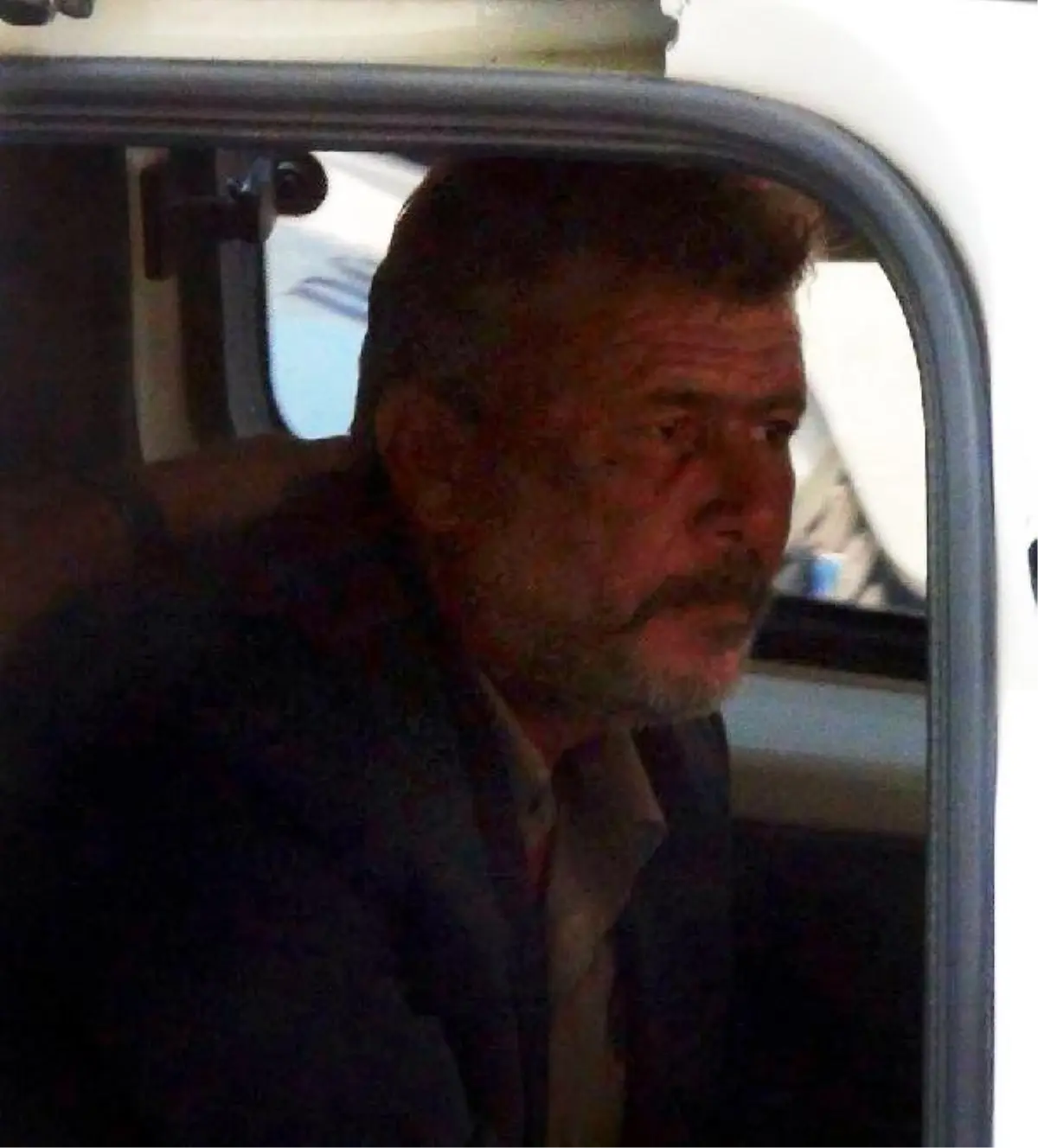 6 Yıl Önce Eşini Kaçıranı, Kahvede Boğazını Keserek Öldürdü