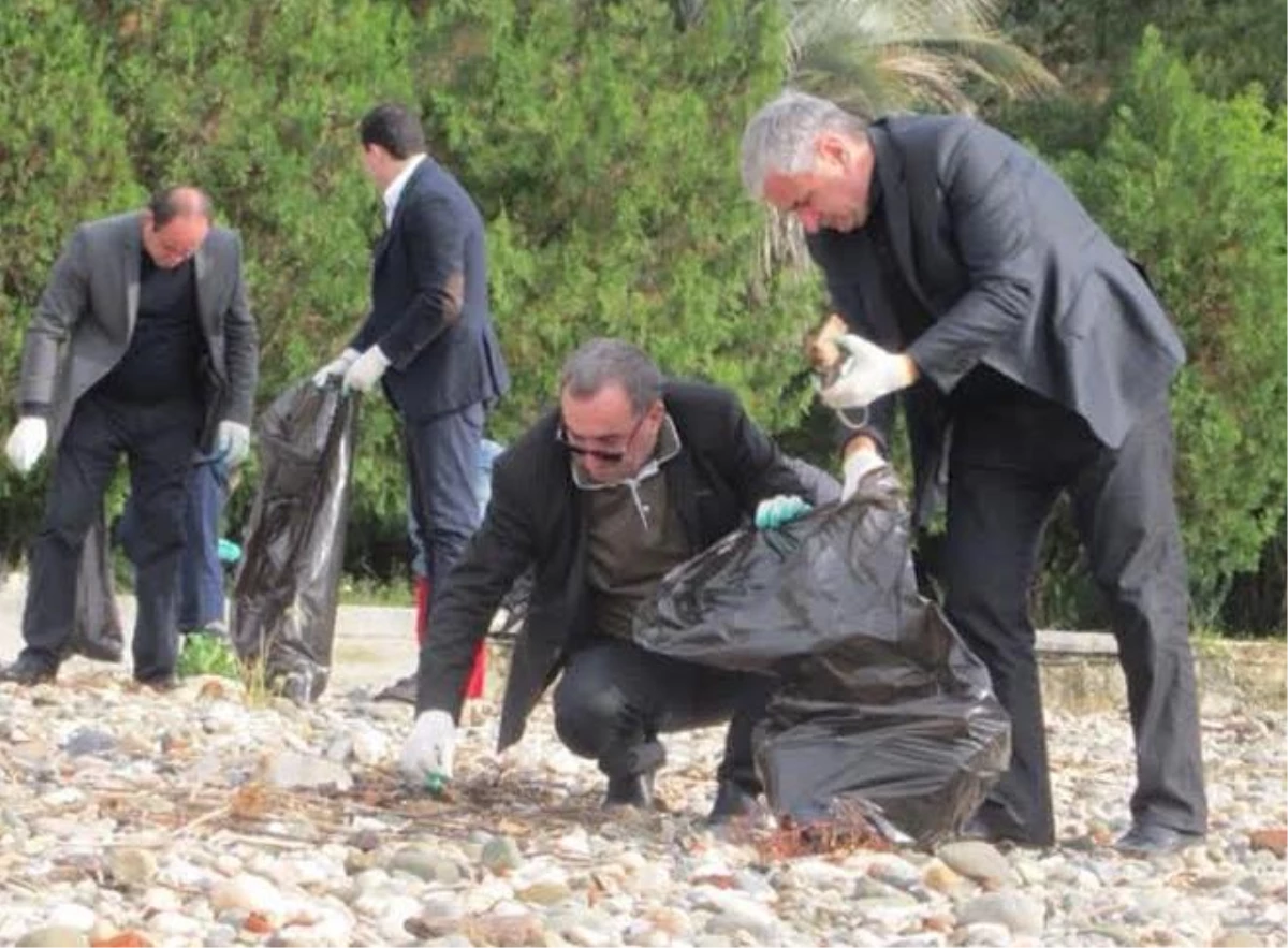 Abhazya Cumhurbaşkanı Hacimba Çöp Topladı