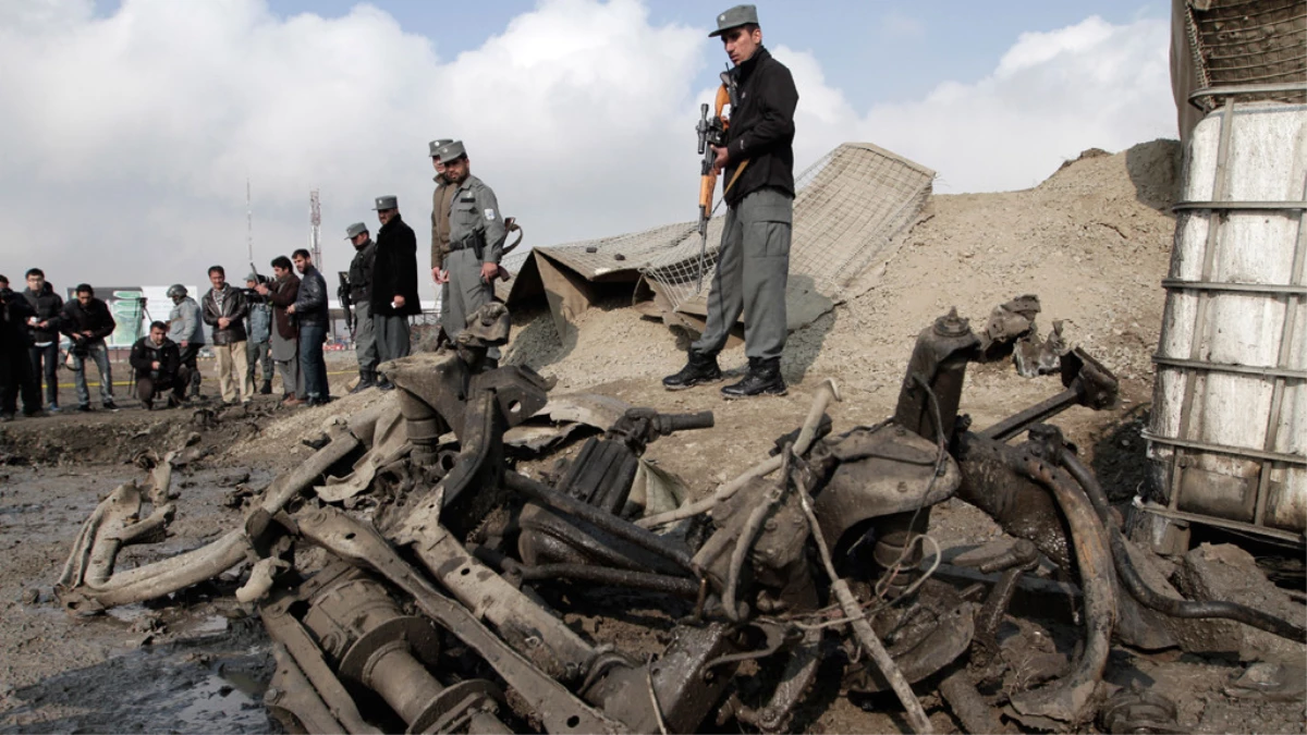 Afganistan\'da Bombalı Saldırı: 4 Ölü