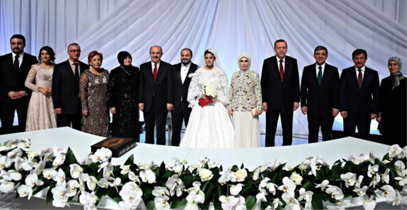 Cumhurbaşkanı Erdoğan ve Başbakan Davutoğlu Nikah Şahitliği Yaptı