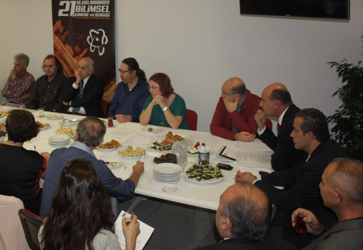 Diş Hekimleri Mücadelede Kararlı