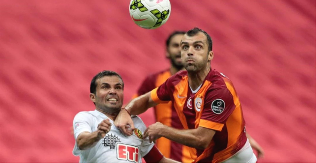 Eboue ve Pandev\'le Yollar Ayrılıyor