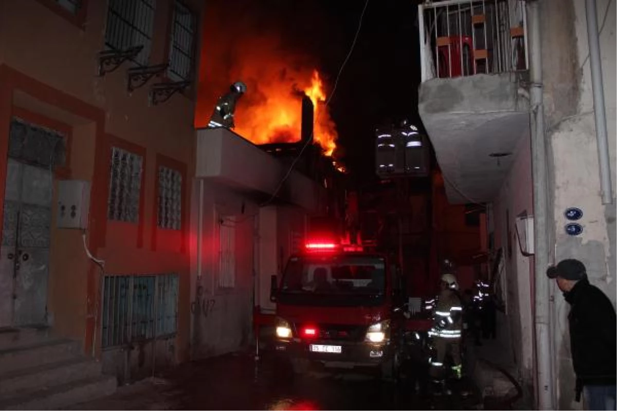 Metruk Binada Çıkan Yangın Mahalleliyi Korkuttu
