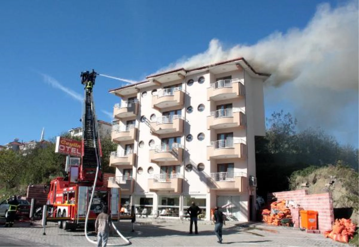 Amasra\'da Otelin Çatısında Yangın