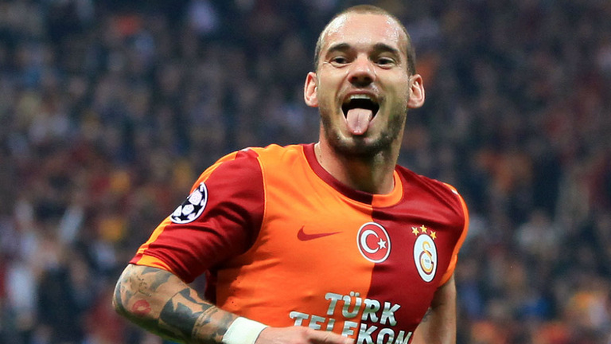 Sneijder Volkan Demirel İçin Şarkı Söyledi