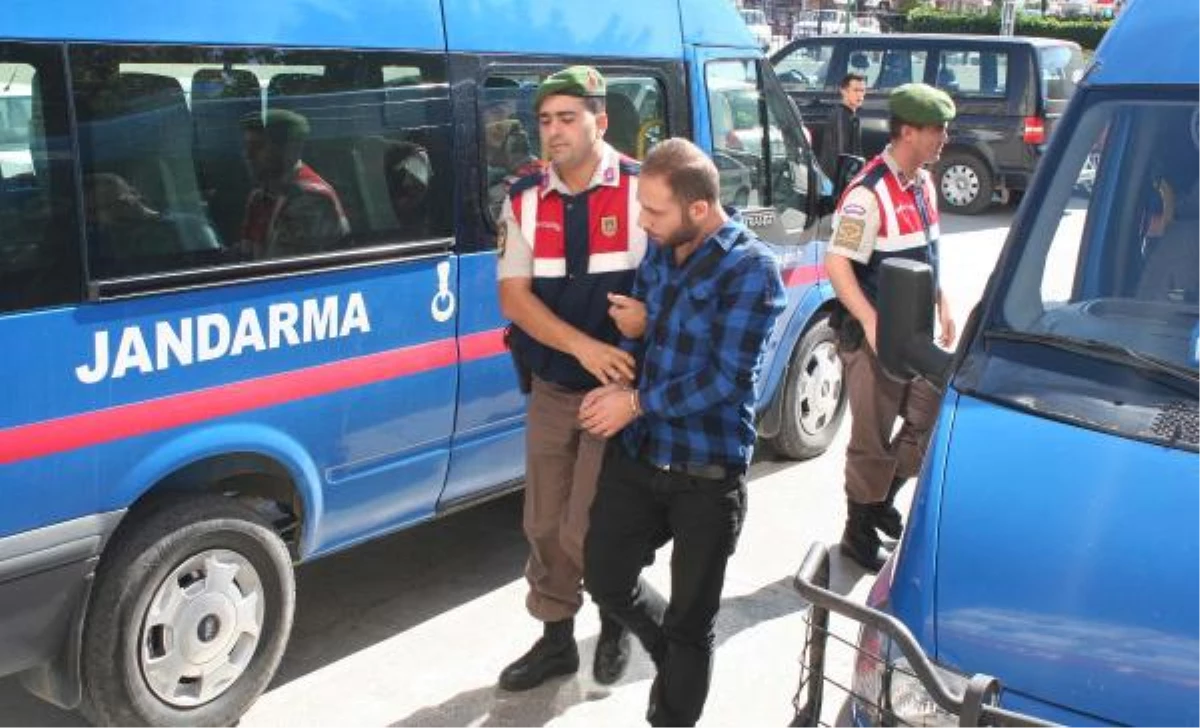 Mersin\'de Suriyeliler\'i Yurt Dışına Kaçırmak İsteyen 8 Kişi Tutuklandı