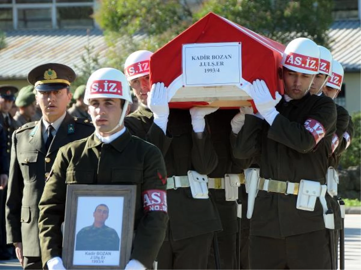 Trafik Kazasında Şehit Olan Asker İçin Tören Düzenlendi