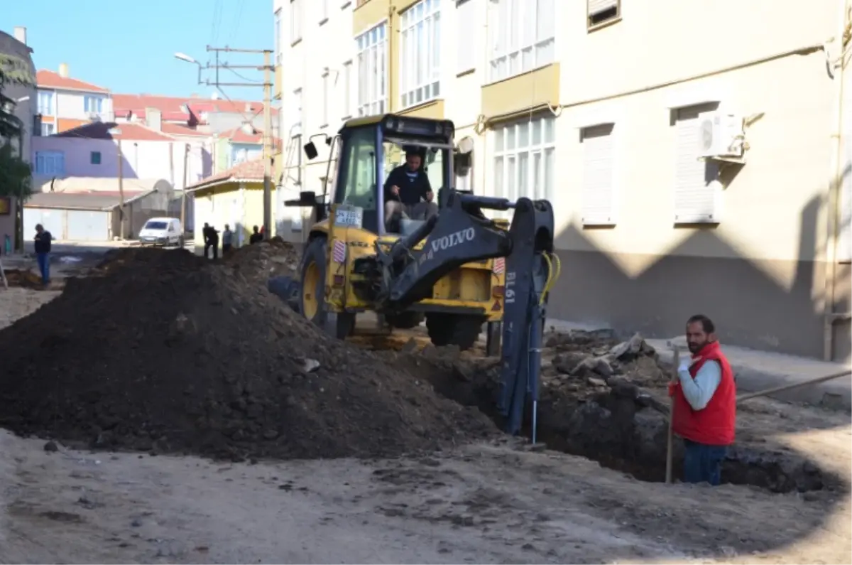 Yağmur Suyu Kanalları Yenileniyor