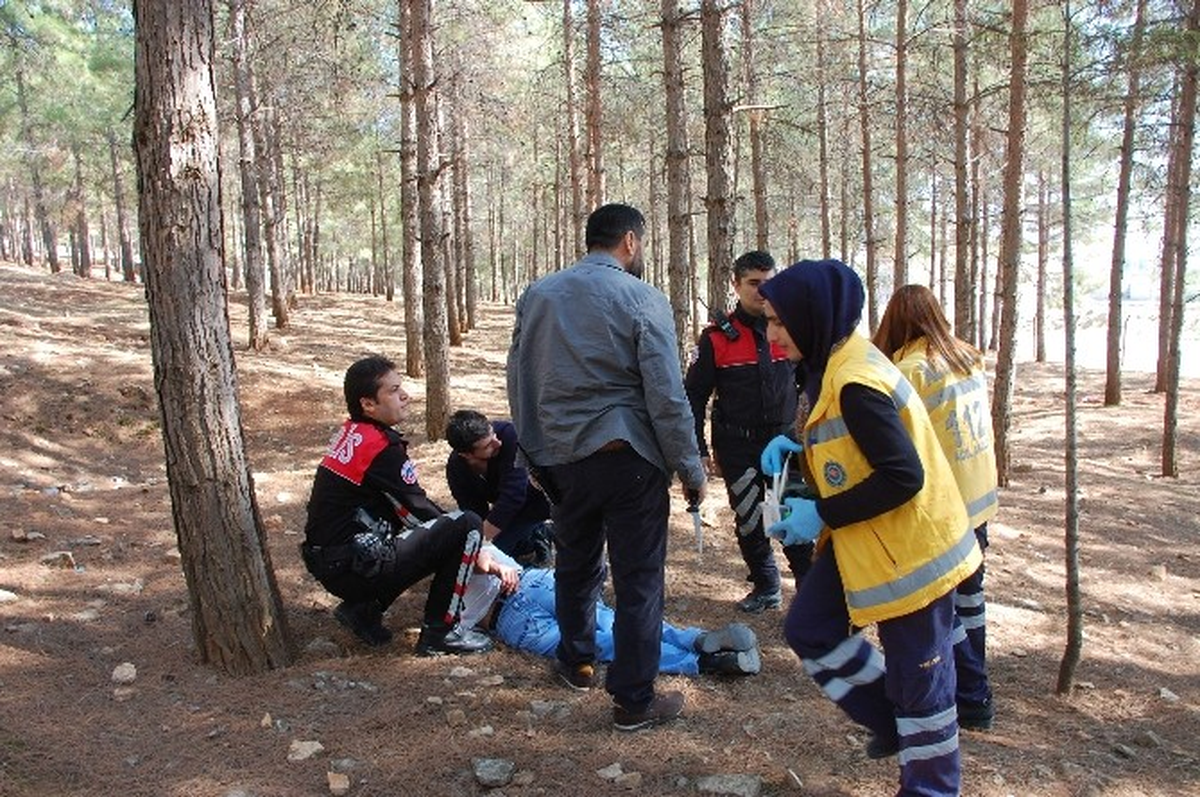 Bıçakla İntihar Teşebbüsünde Bulundu
