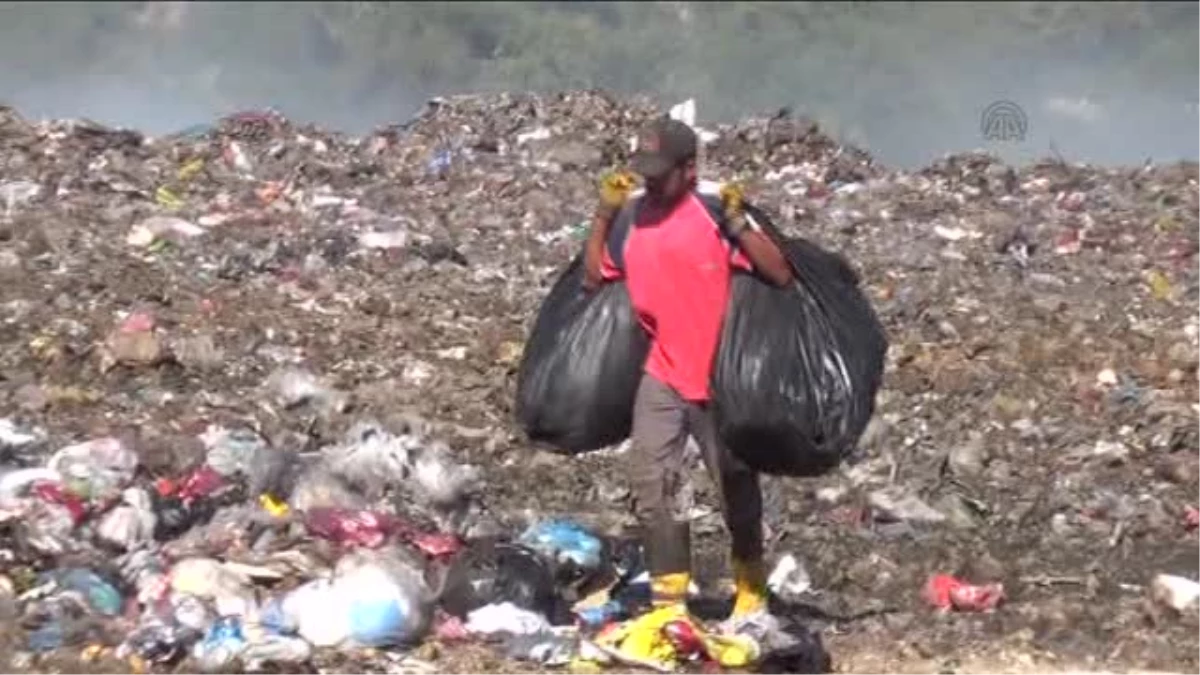 Erdemli\'de Mahalleliden Çöplük Alanı Şikayeti