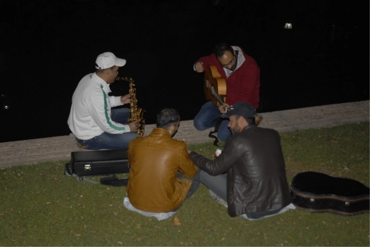Eskişehir\'de Sokak Müzisyenleri Kulakların Pasını Sildi