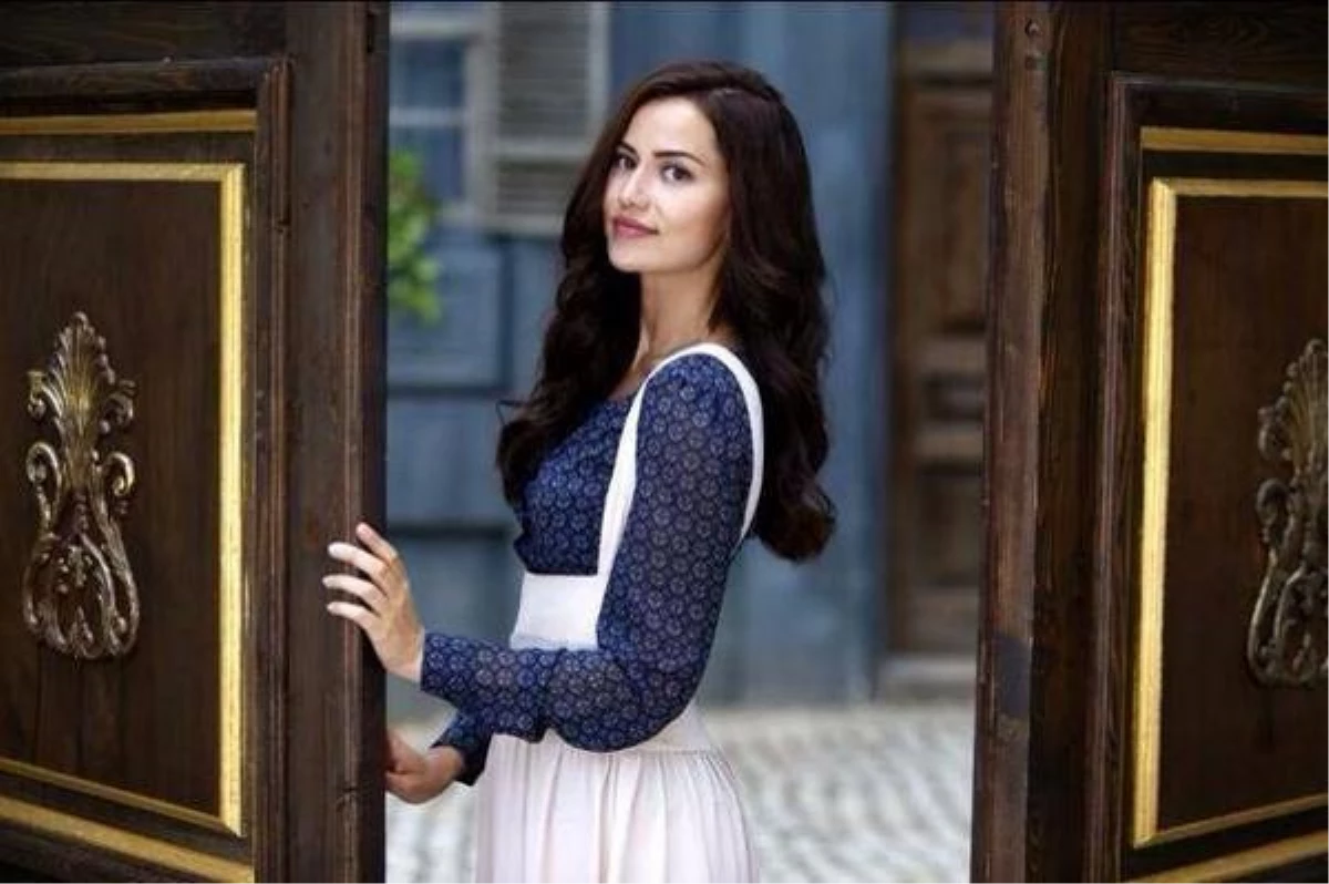 Fahriye Evcen Sette Yine Olay Çıkardı