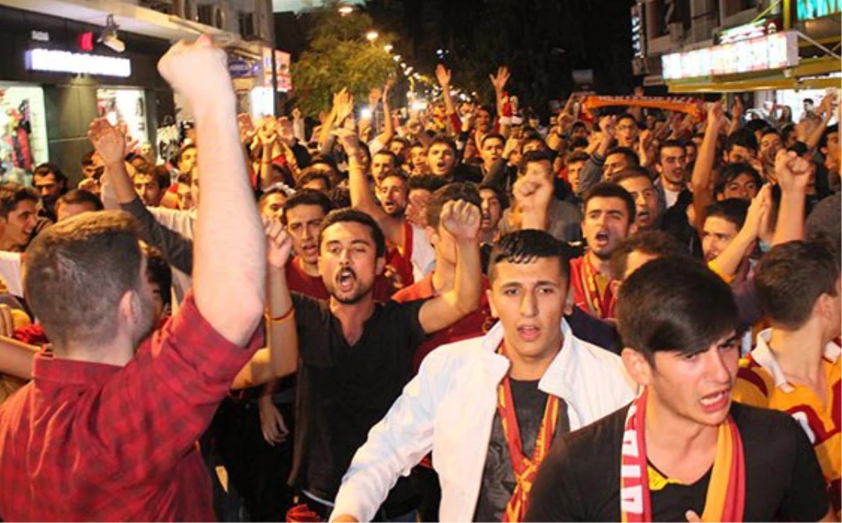 Galatasaray ve Dortmund Taraftarları Arasında Gerginlik