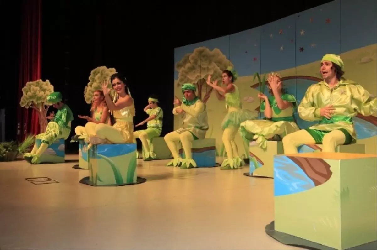 Gebzeli Çocuklar, \'Yıldız Çalan Kurbağa\' ile Eğlendiler