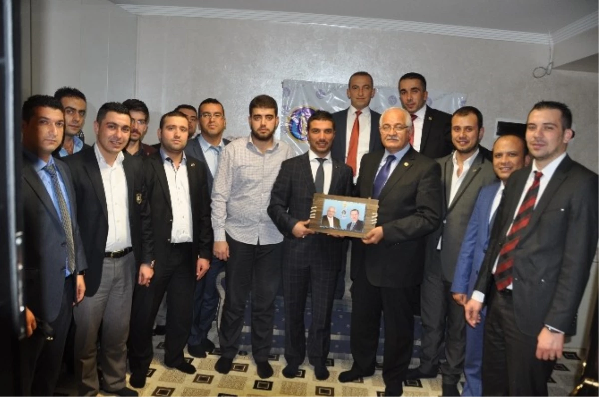 Milletvekili Erdoğan\'dan Genç Birlik Vakfı\'na Ziyaret
