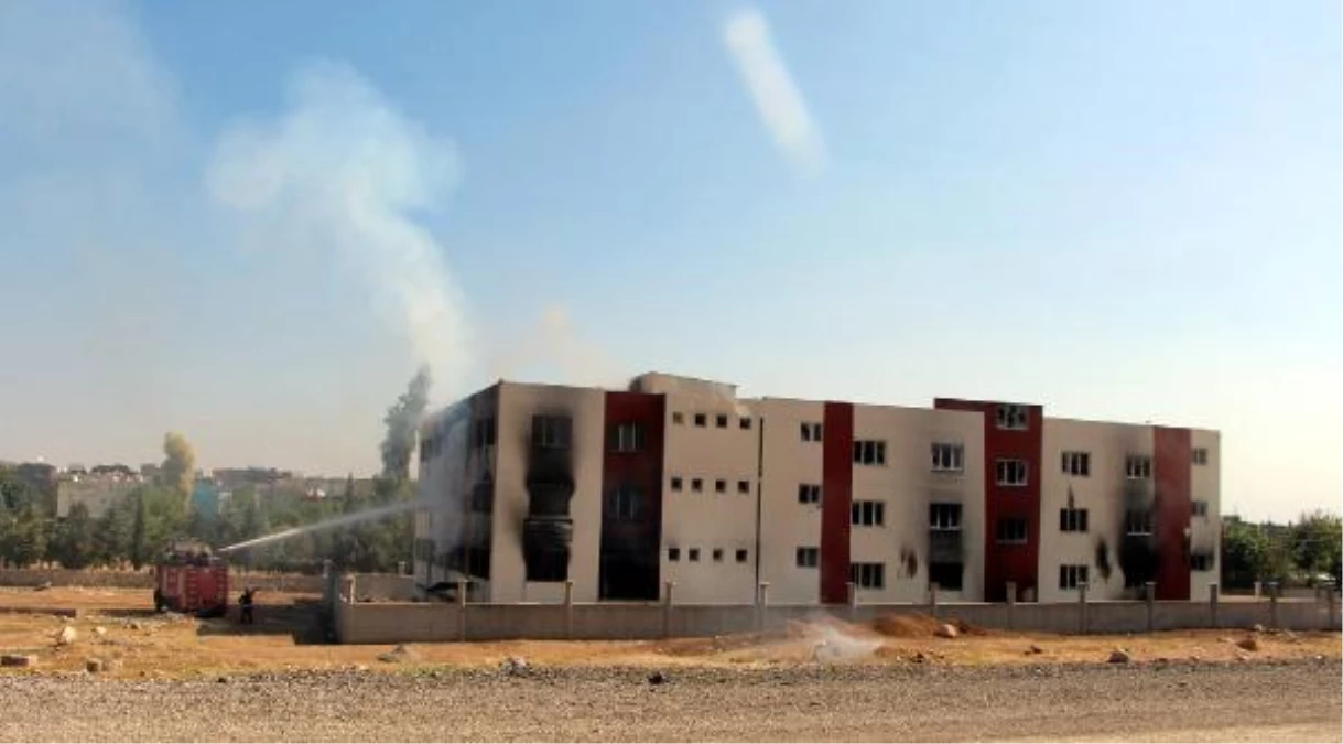 Nusaybin\'de Öğrenci Yurdu İkinci Kez Yakıldı