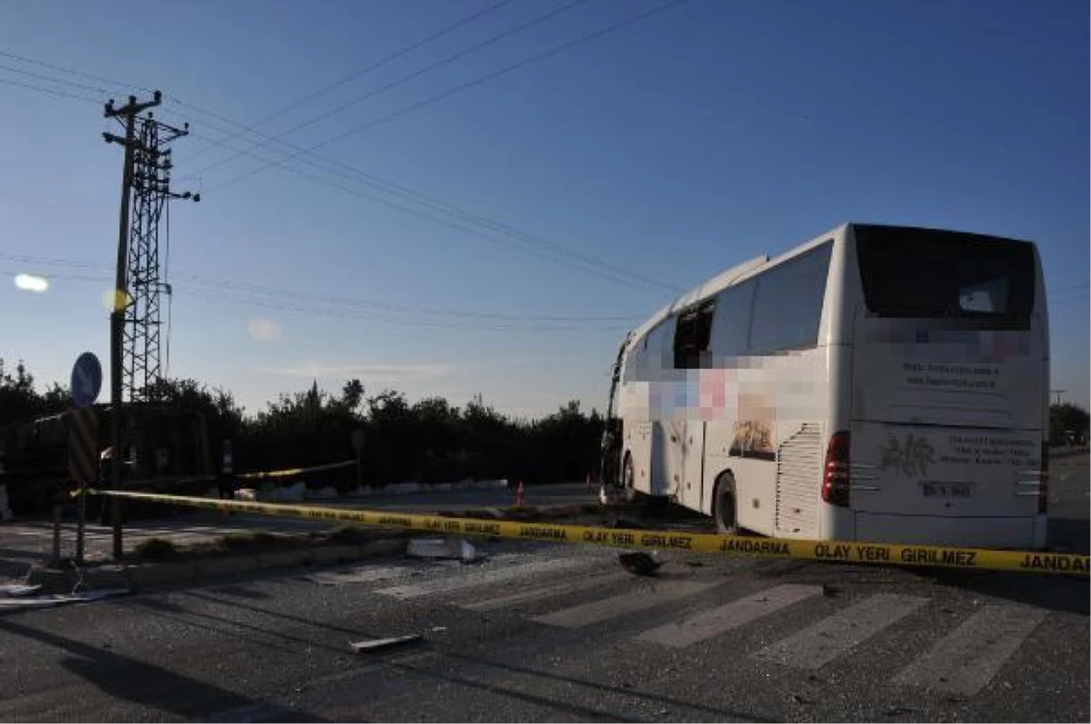 Otobüs Kamyona Çarptı: Şoför ve Kardeşi Öldü, 16 Yaralı