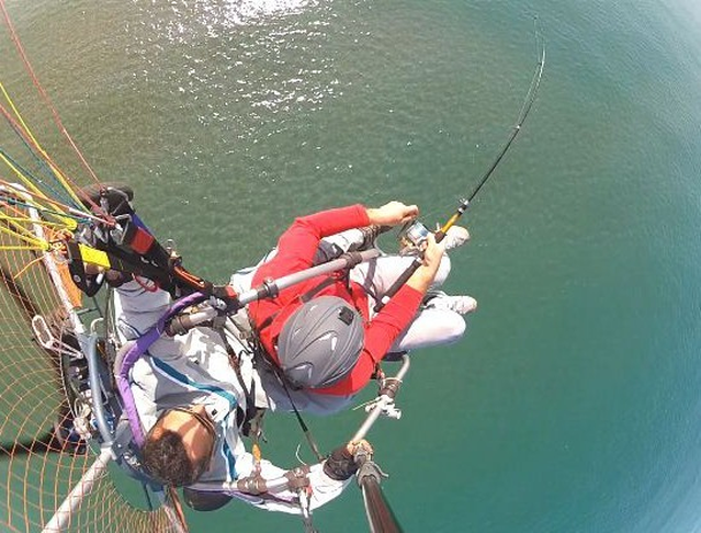 Paramotor ile Havada Balık Tutmaya Kalktılar Son Dakika