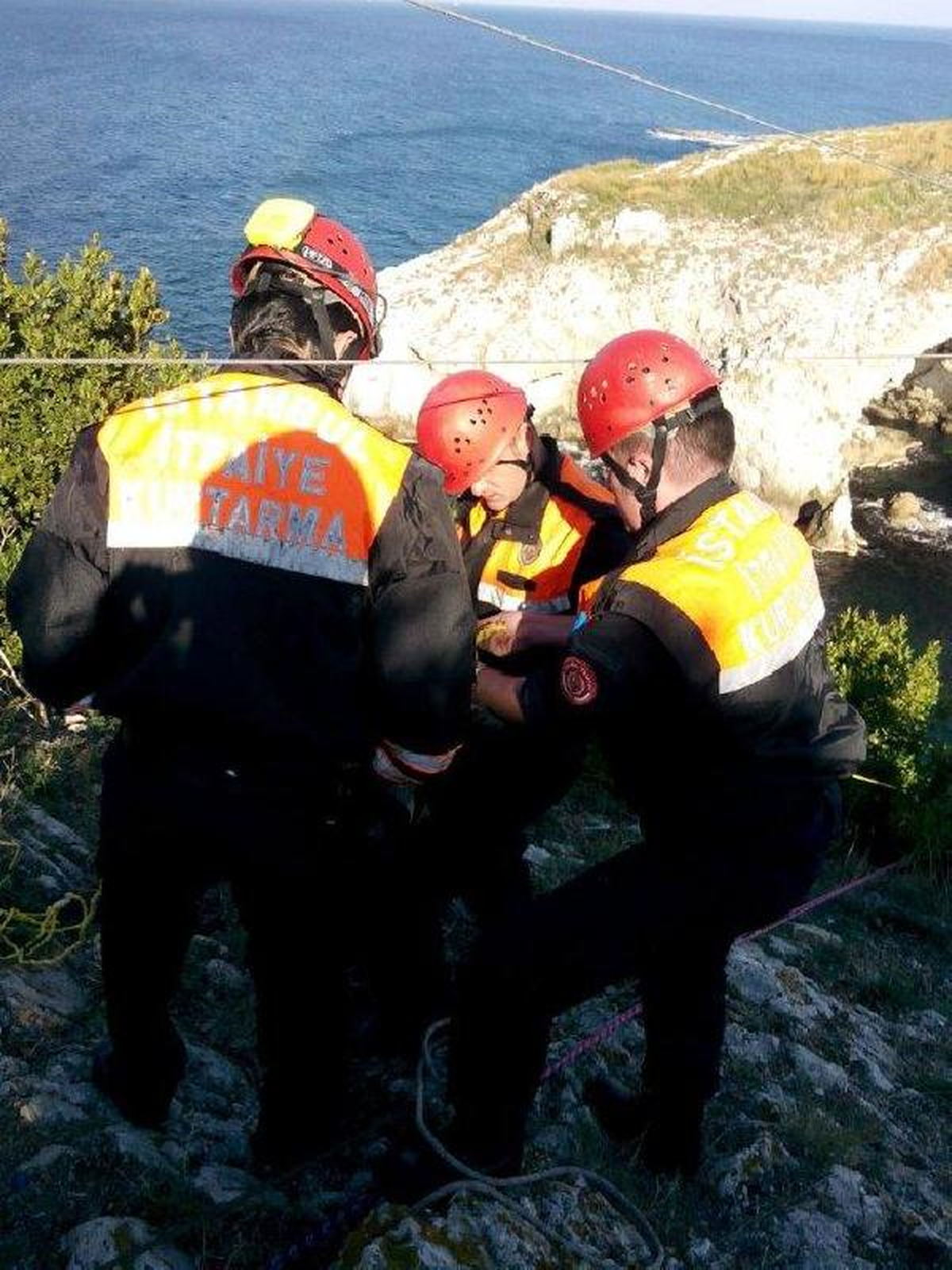 Şile\'de Teleferikte Mahsur Kalan 2 İşçi Kurtarıldı (2)