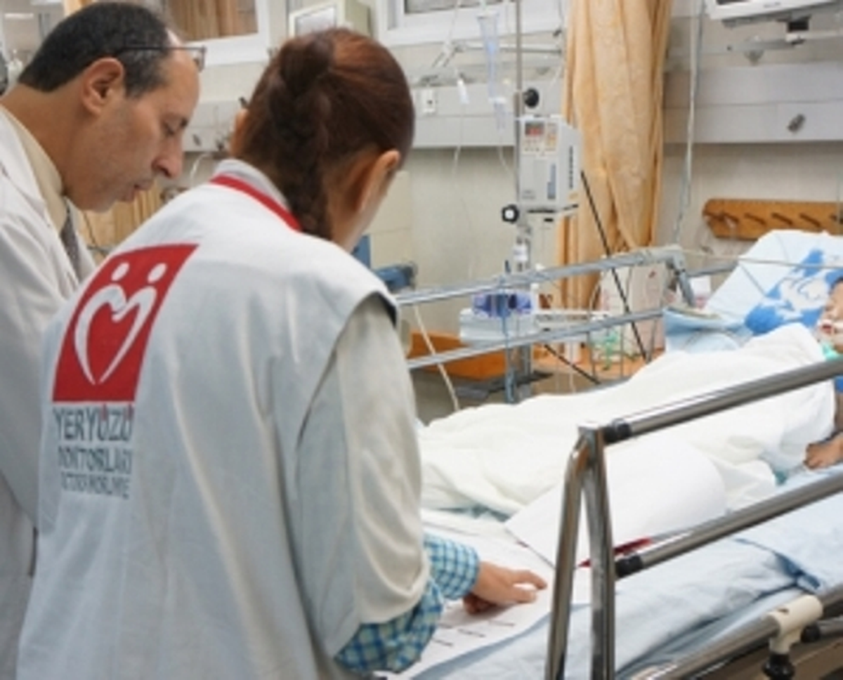 Yeryüzü Doktorları Suruç\'ta Sığınmacıların Yaralarını Sarıyor